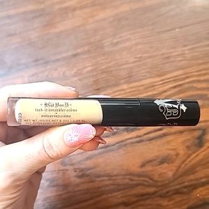 Kat Von D lock it creme concealer